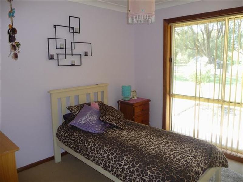 7 Norfolk Avenue, Lake Albert NSW 2650