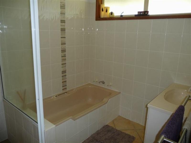 7 Norfolk Avenue, Lake Albert NSW 2650