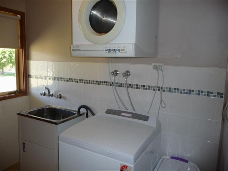 7 Norfolk Avenue, Lake Albert NSW 2650