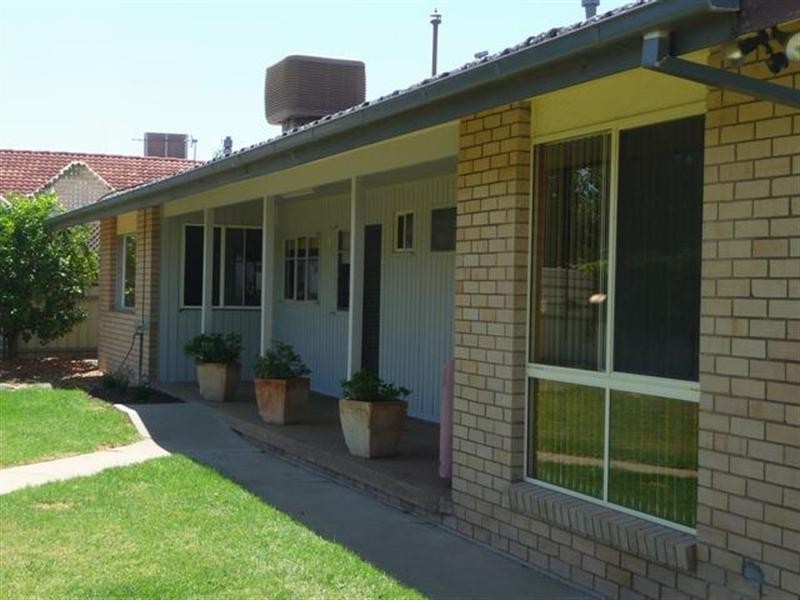 7 Norfolk Avenue, Lake Albert NSW 2650