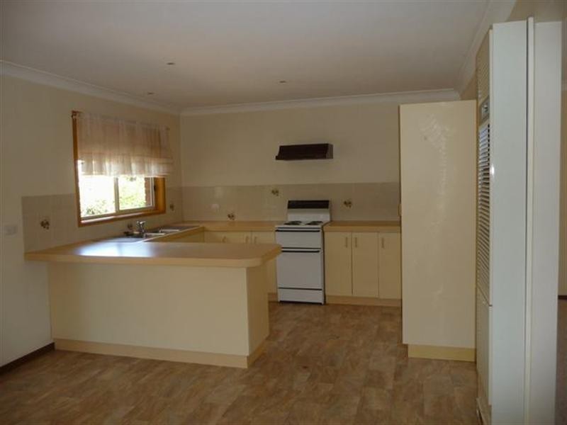 48 Pugsley Avenue, Estella NSW 2650