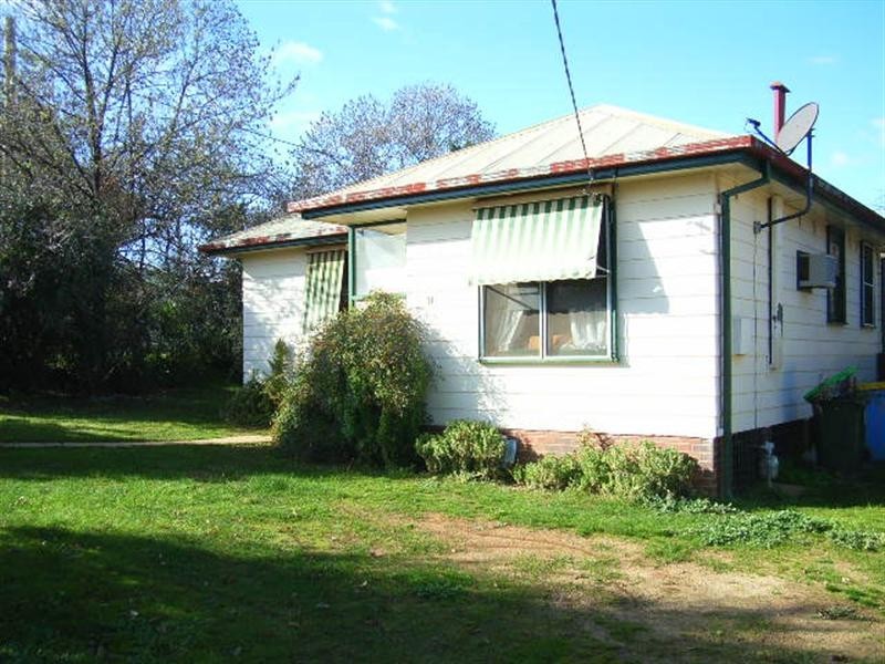 11 Spooner Avenue, Mount Austin NSW 2650