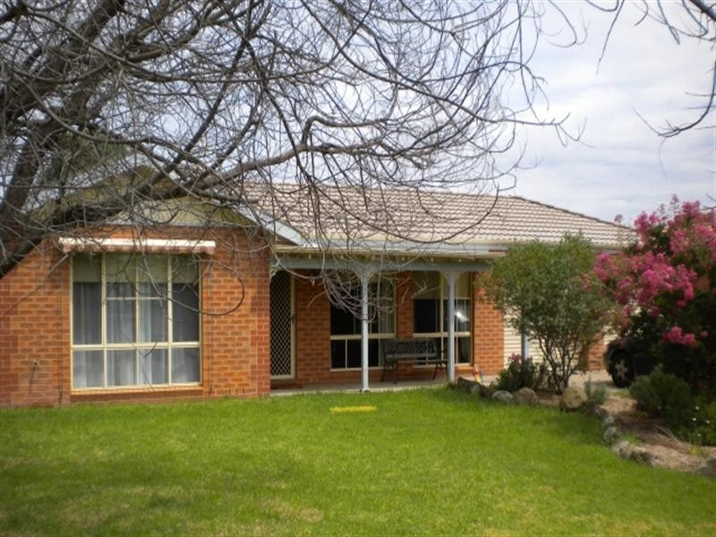 38 Balleroo Crescent, Glenfield Park NSW 2650