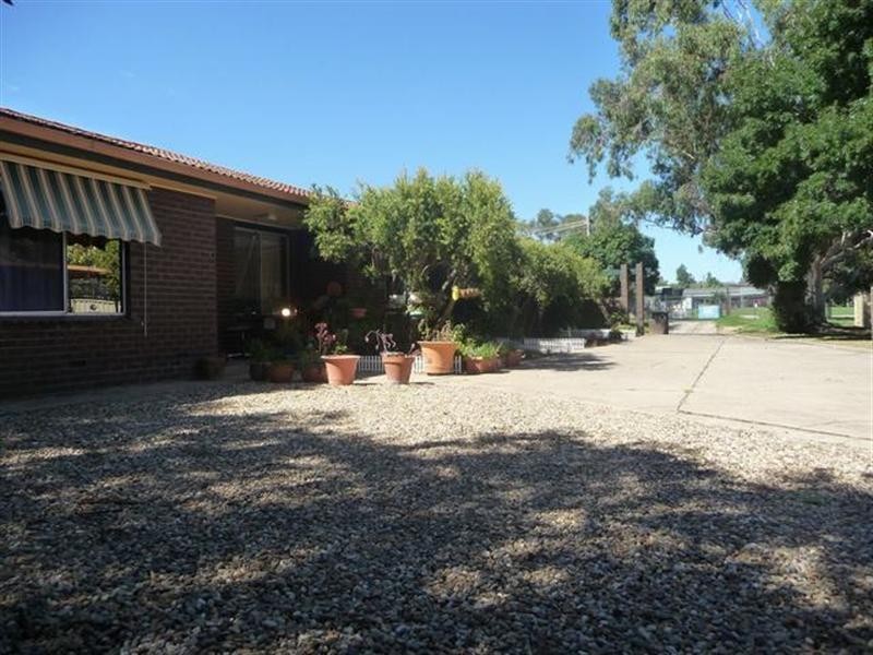 2 Hawkes Place, Tolland NSW 2650