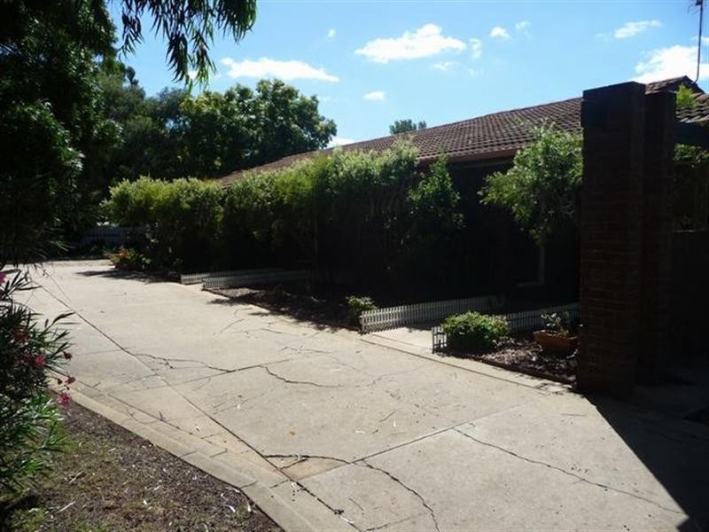 2 Hawkes Place, Tolland NSW 2650