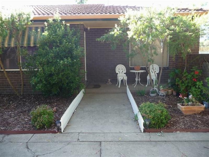 2 Hawkes Place, Tolland NSW 2650