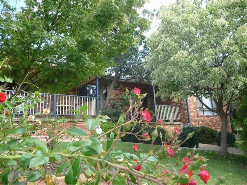 1 Lincoln Avenue, Tolland NSW 2650