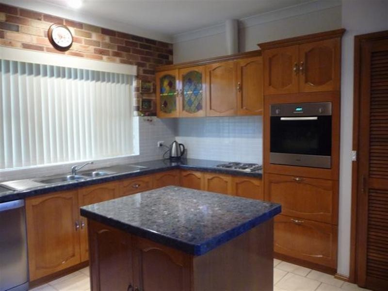 1 Lincoln Avenue, Tolland NSW 2650