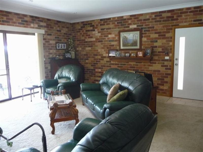 1 Lincoln Avenue, Tolland NSW 2650