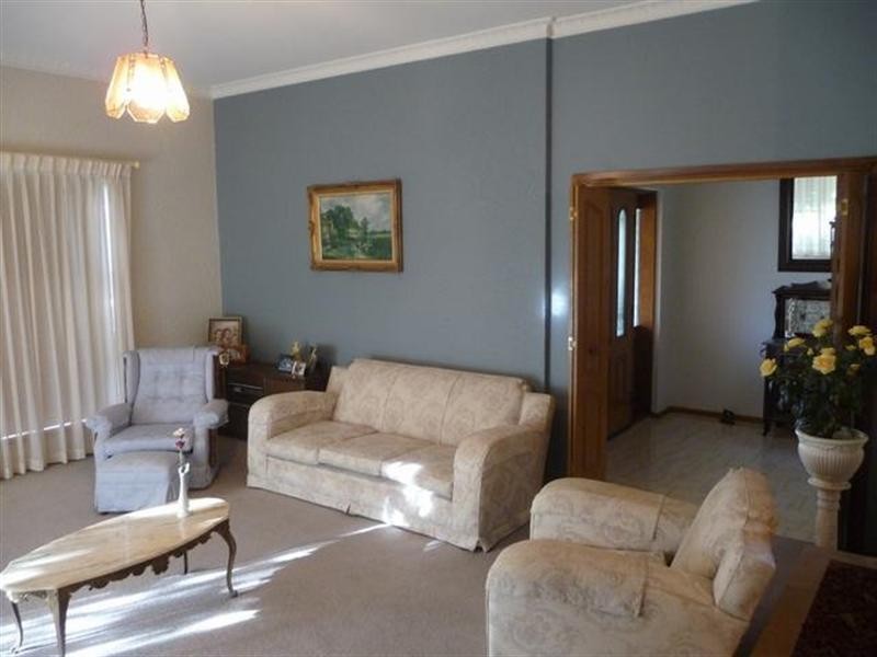 1 Lincoln Avenue, Tolland NSW 2650