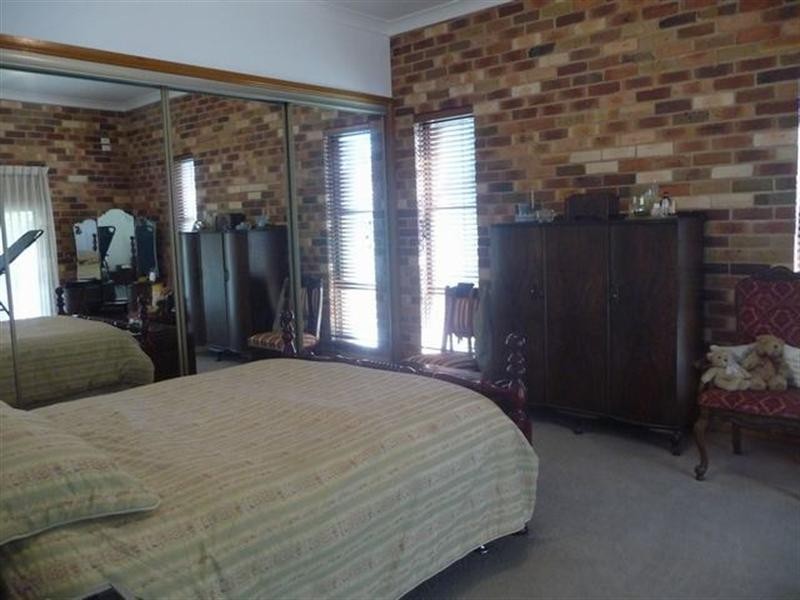 1 Lincoln Avenue, Tolland NSW 2650