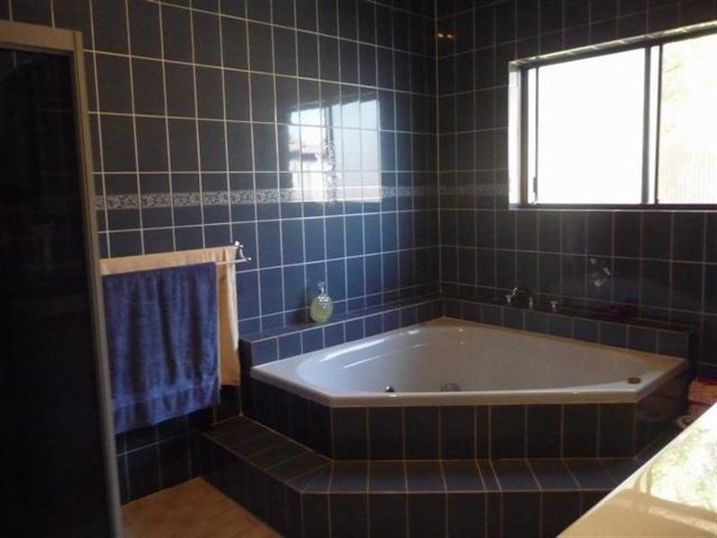 1 Lincoln Avenue, Tolland NSW 2650