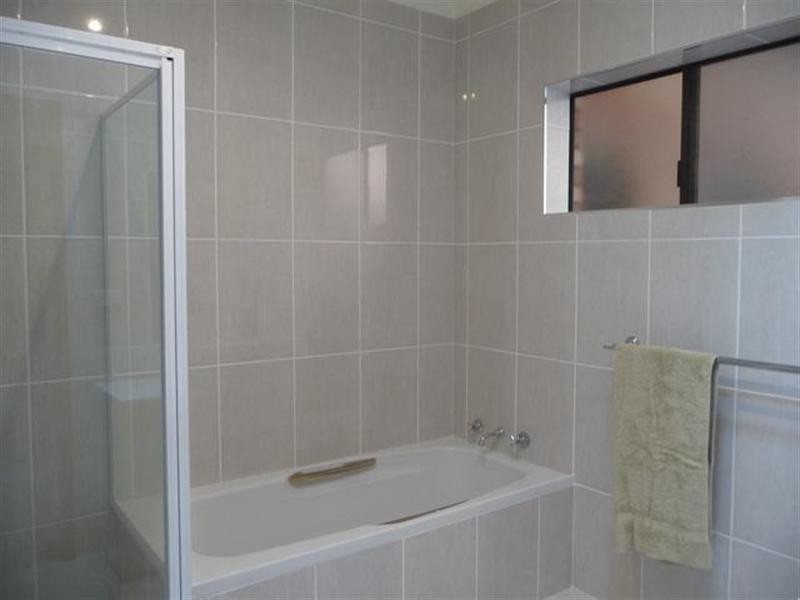 1 Lincoln Avenue, Tolland NSW 2650