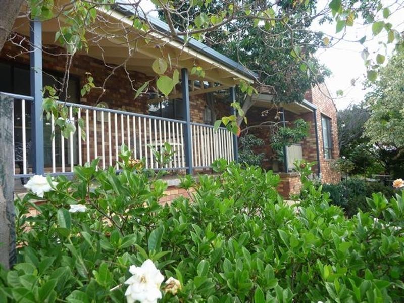 1 Lincoln Avenue, Tolland NSW 2650