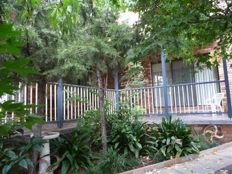 1 Lincoln Avenue, Tolland NSW 2650