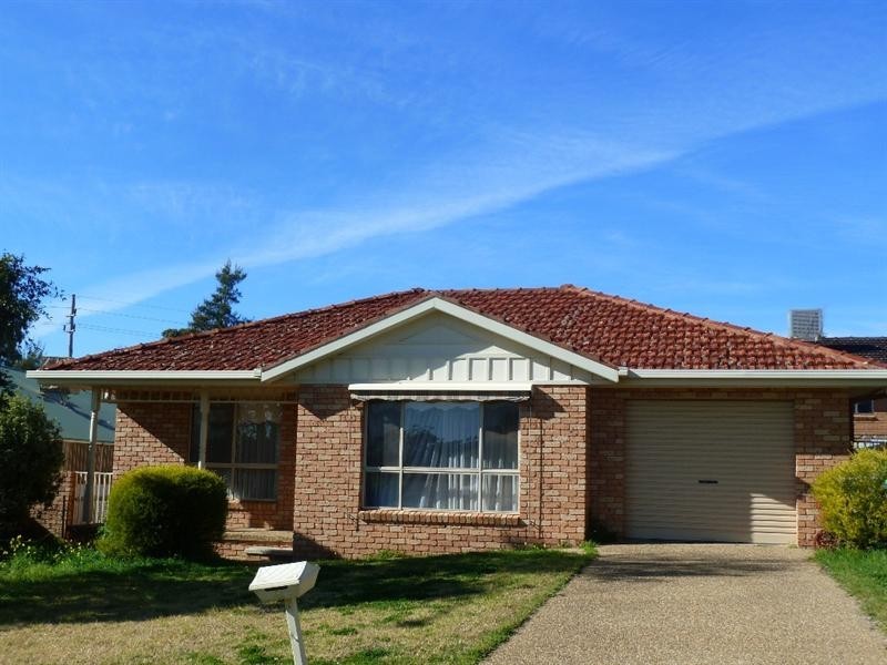 6 Tubbo Place, Wagga Wagga NSW 2650