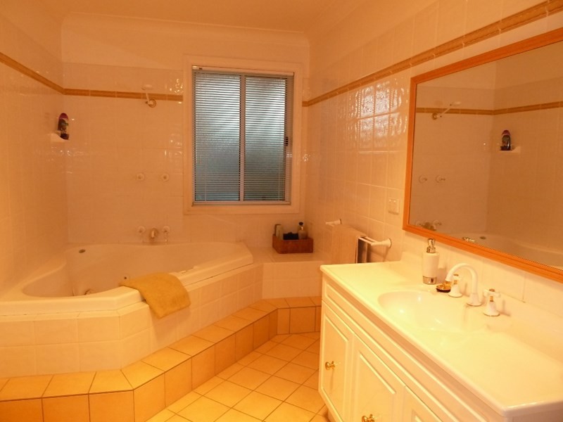 56B Simkin Crescent, Wagga Wagga NSW 2650