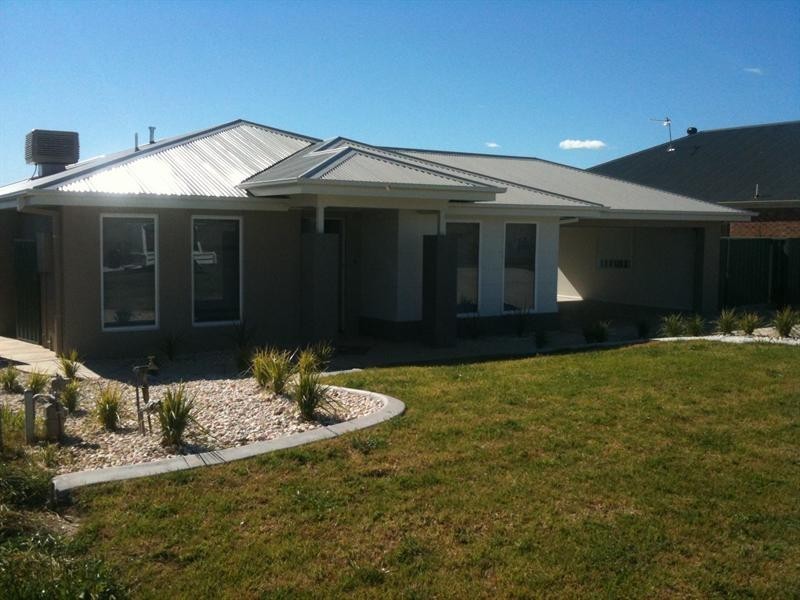 12 Hazelwood Drive, Forest Hill NSW 2651