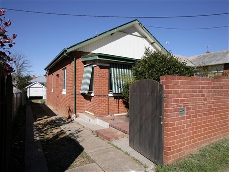 13 Edmondson Street, Wagga Wagga NSW 2650