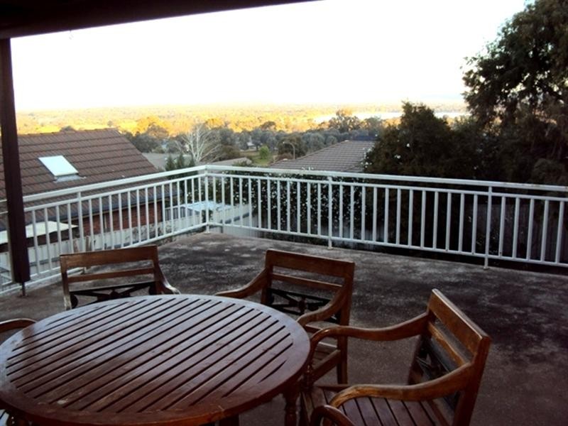 30 Henwood Avenue, Kooringal NSW 2650