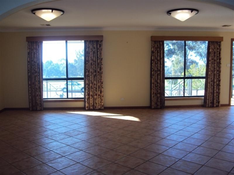 18 Patamba Street, Kooringal NSW 2650