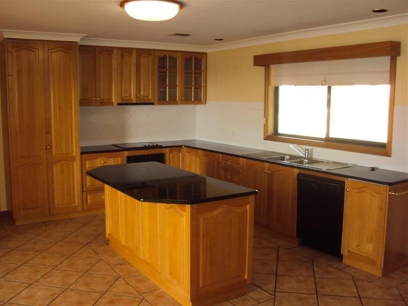 18 Patamba Street, Kooringal NSW 2650