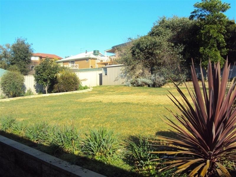 18 Patamba Street, Kooringal NSW 2650