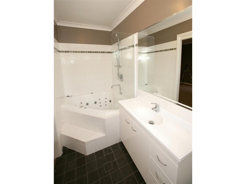 19 Tamar Drive, Tatton NSW 2650