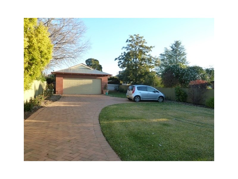 18 Lindsay Street, Wagga Wagga NSW 2650