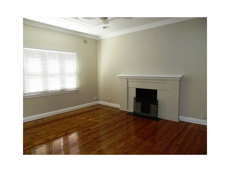 18 Lindsay Street, Wagga Wagga NSW 2650