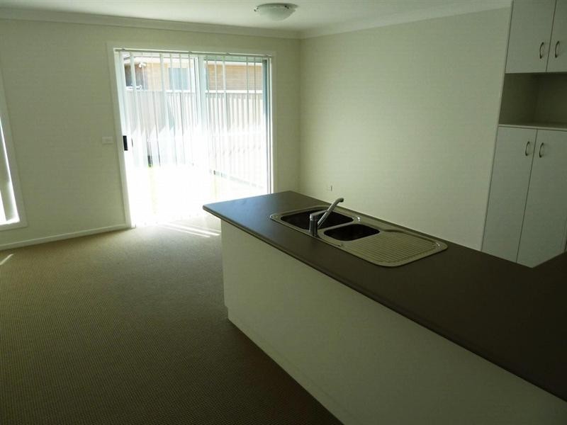 2/10 Mirrul Street, Glenfield Park NSW 2650