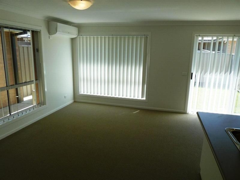 2/10 Mirrul Street, Glenfield Park NSW 2650