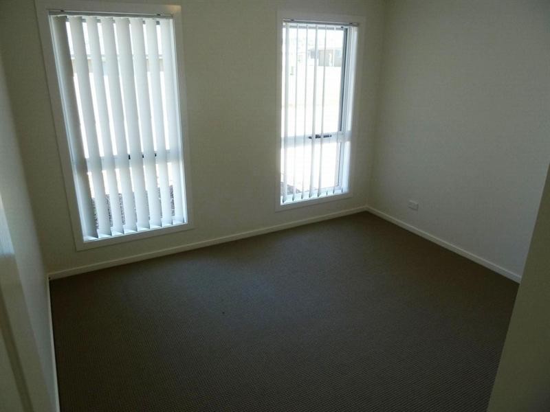 2/10 Mirrul Street, Glenfield Park NSW 2650