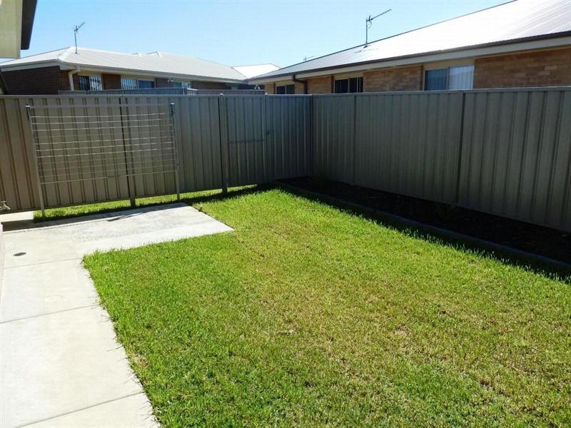 2/10 Mirrul Street, Glenfield Park NSW 2650