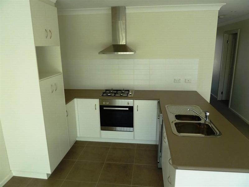 2/10 Mirrul Street, Glenfield Park NSW 2650