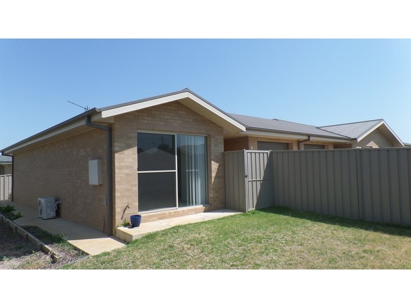 8/10 Mirrul Street, Wagga Wagga NSW 2650