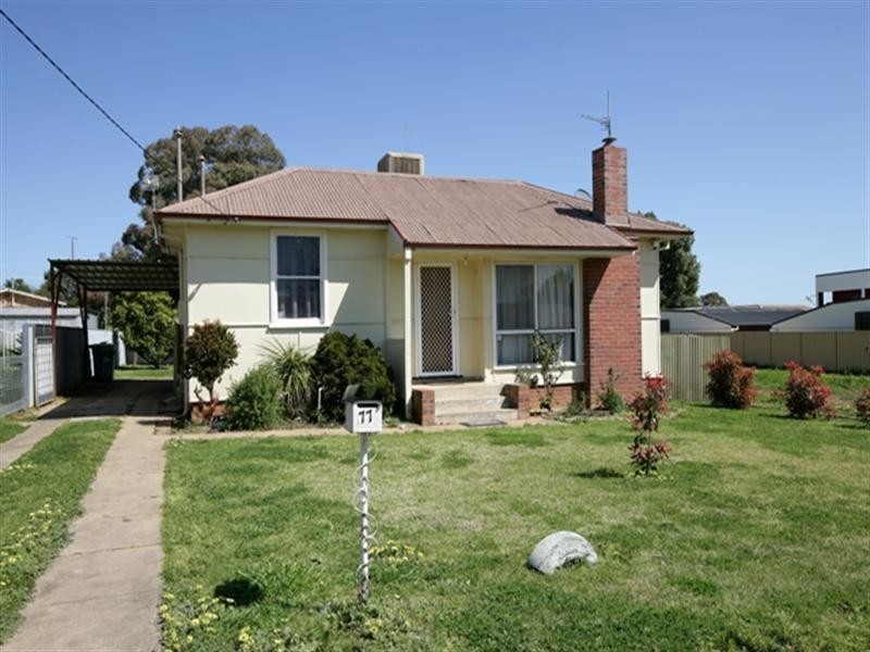 77 Phillip Avenue, Mount Austin NSW 2650