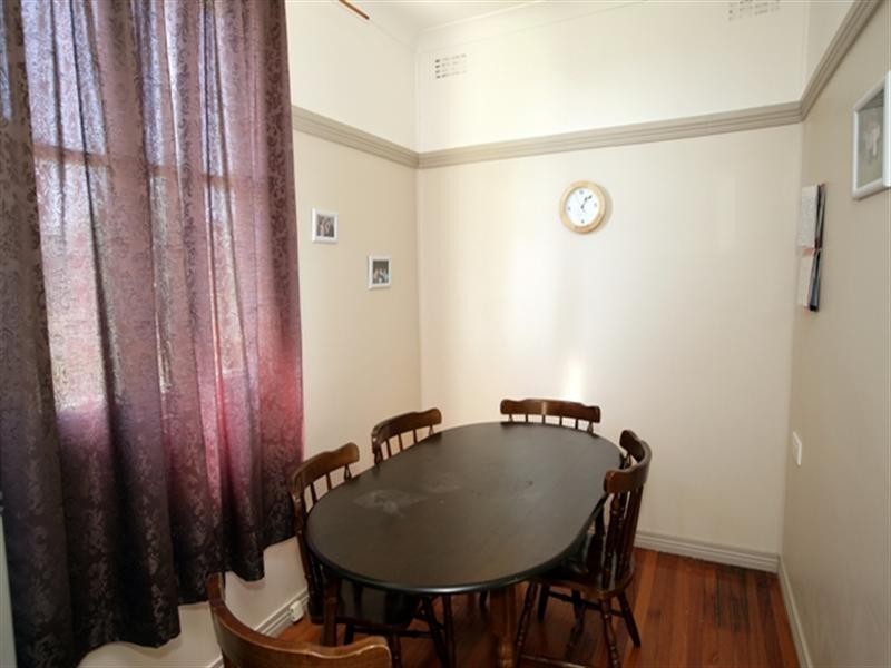 77 Phillip Avenue, Mount Austin NSW 2650
