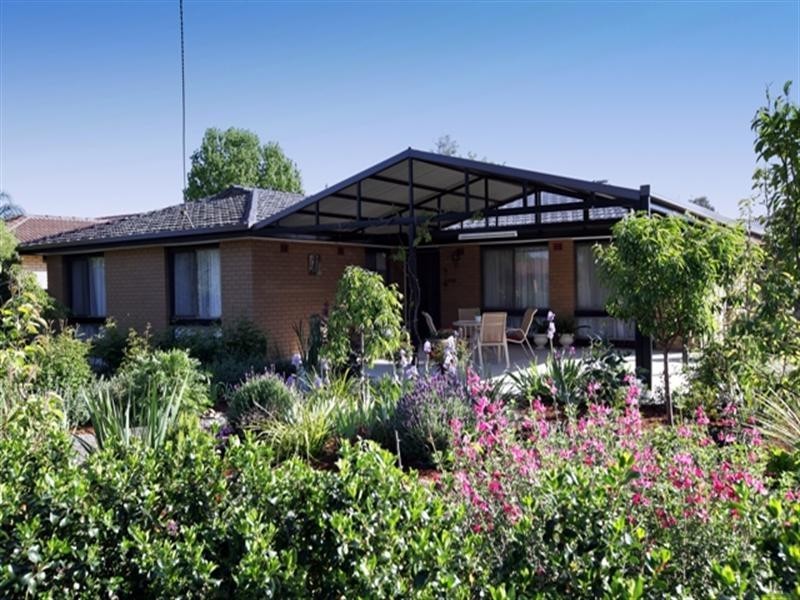 465 Lake Albert Road, Lake Albert NSW 2650