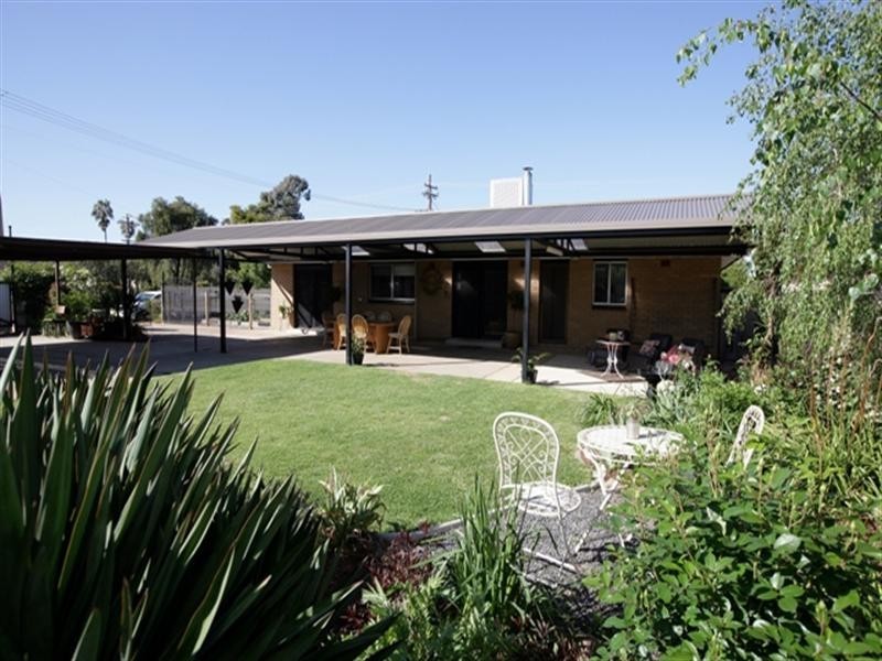 465 Lake Albert Road, Lake Albert NSW 2650