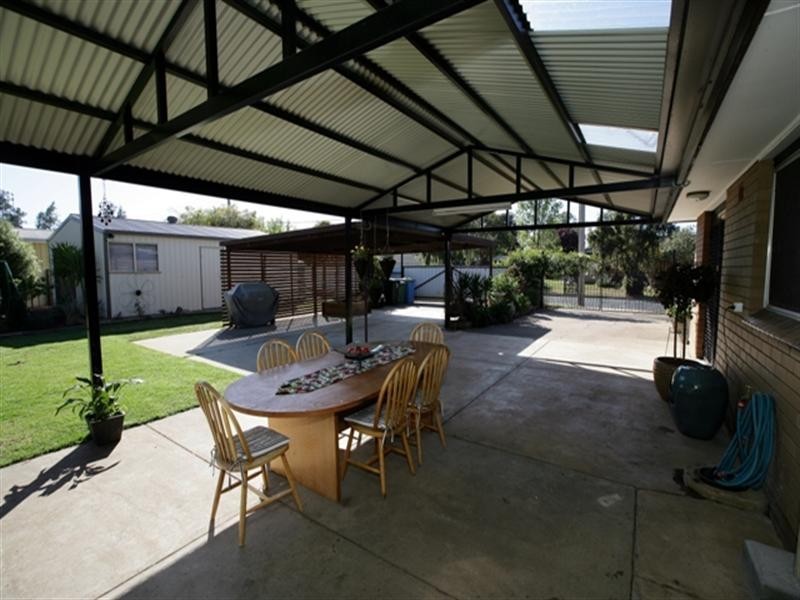 465 Lake Albert Road, Lake Albert NSW 2650