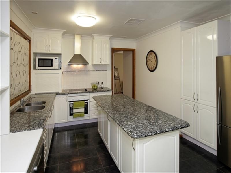 465 Lake Albert Road, Lake Albert NSW 2650