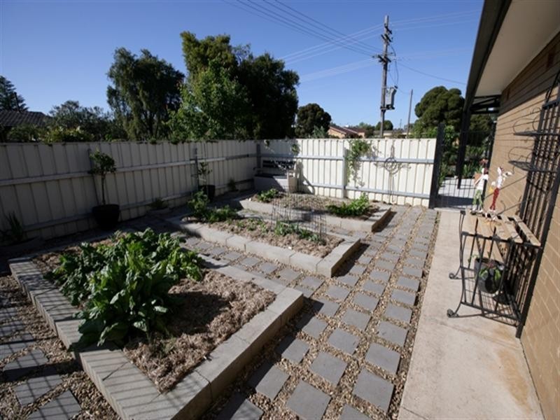 465 Lake Albert Road, Lake Albert NSW 2650