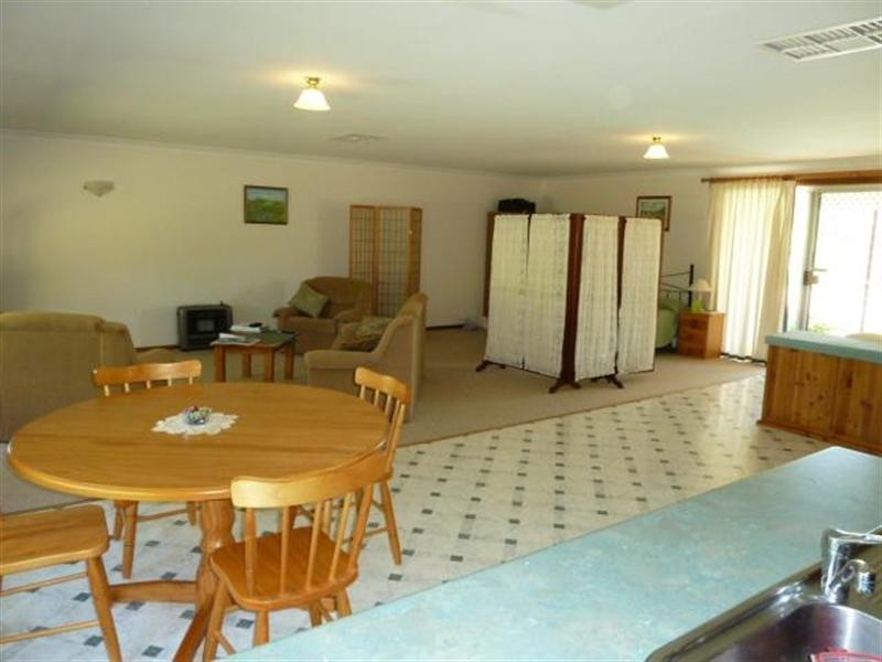 23 Cummins Drive, San Isidore NSW 2650