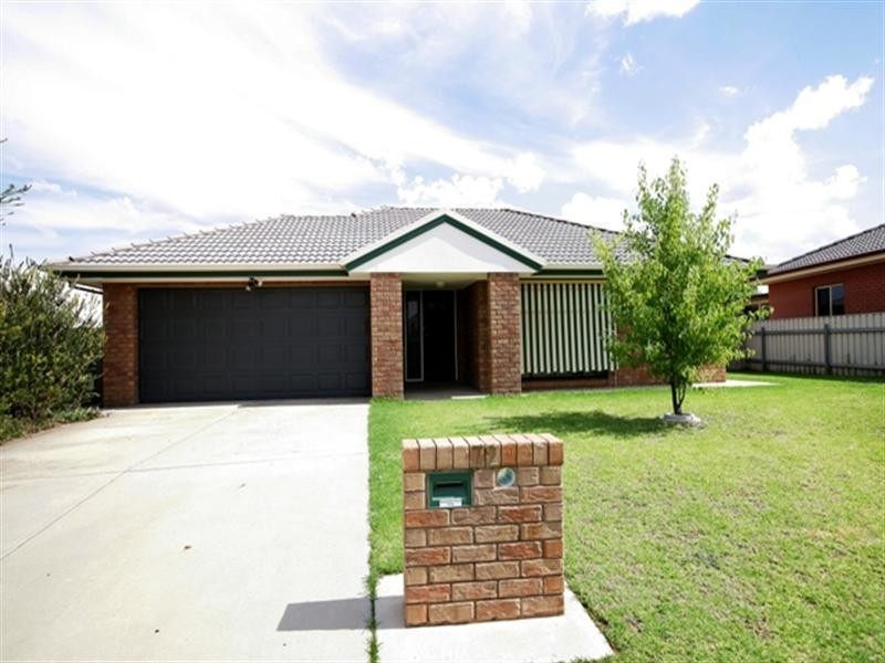 72 Yentoo Drive, Glenfield Park NSW 2650