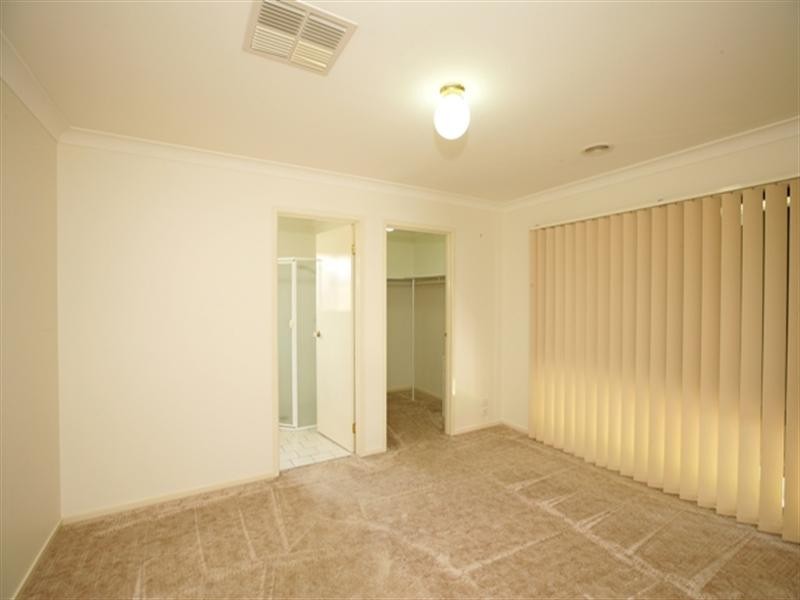 72 Yentoo Drive, Glenfield Park NSW 2650