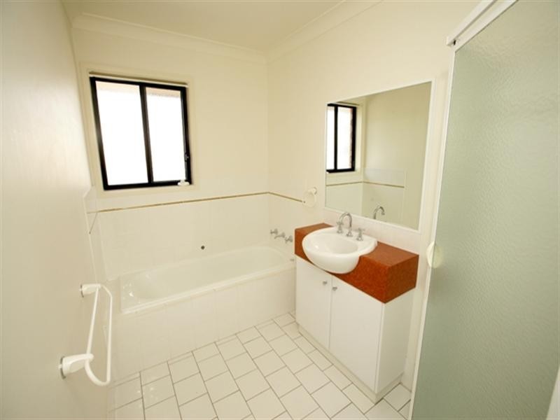 72 Yentoo Drive, Glenfield Park NSW 2650