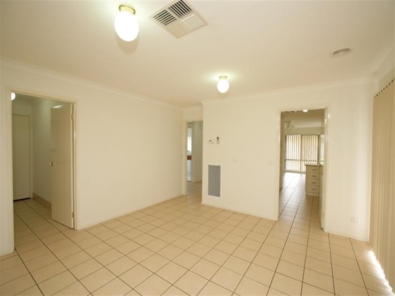 72 Yentoo Drive, Glenfield Park NSW 2650