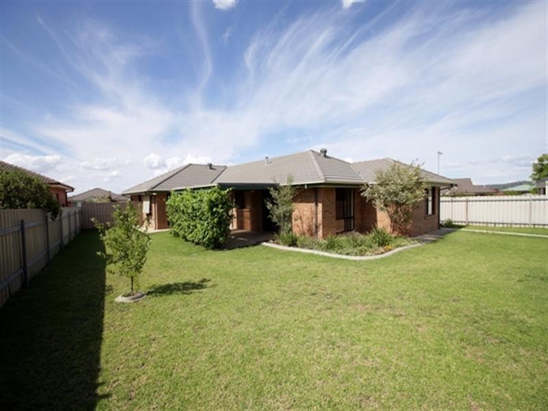 72 Yentoo Drive, Glenfield Park NSW 2650