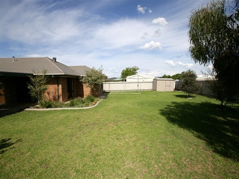 72 Yentoo Drive, Glenfield Park NSW 2650